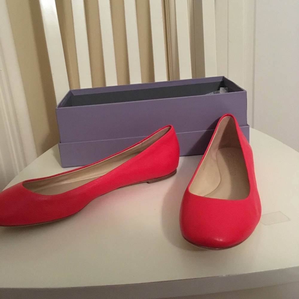 NWT - Vera Wang flats
